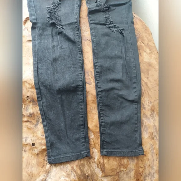 SOLD Black Ripped Skinny Jeans - Picture 8 of 9
